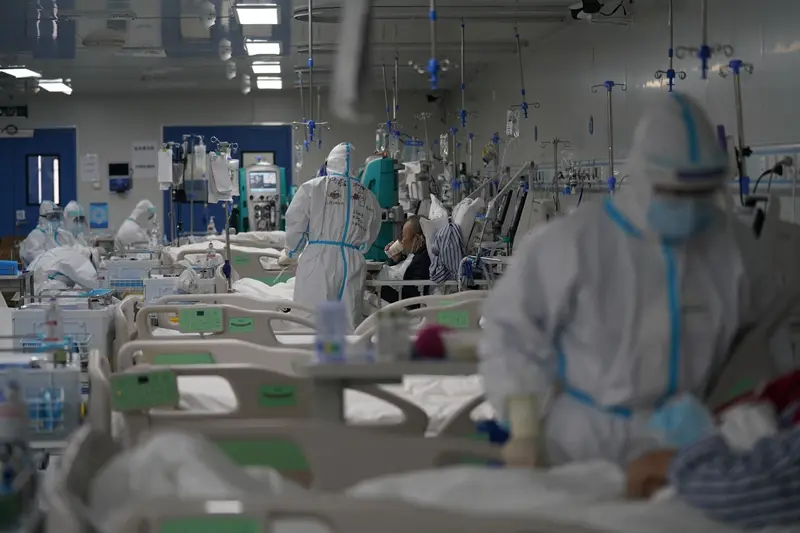 截至 3 月 28 日，雷神山医院在院病人不到 200 人，还有 1800 多名医护人员继续「留守」岗位。