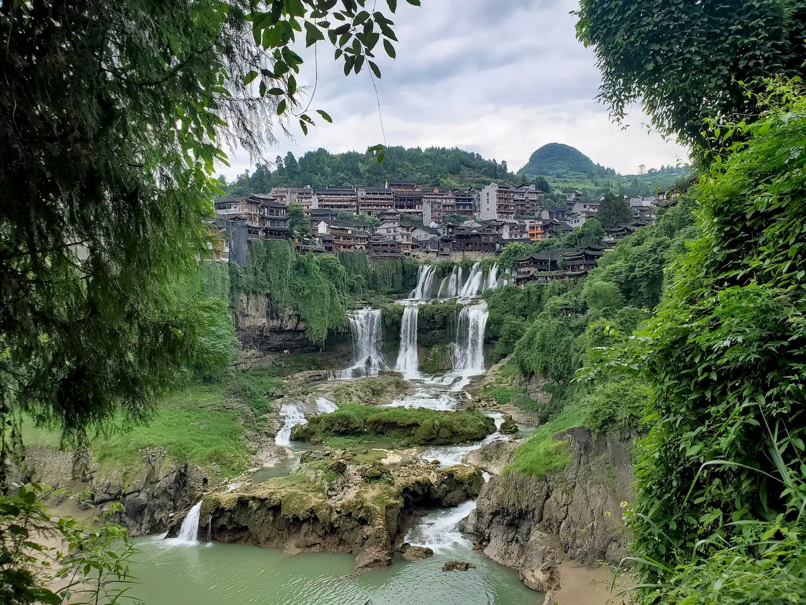 芙蓉镇瀑布